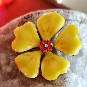 1960's Vintage Flower Power Brooch Yellow Enamel With Rhinestone Center